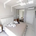 Agora Luxury 4 *