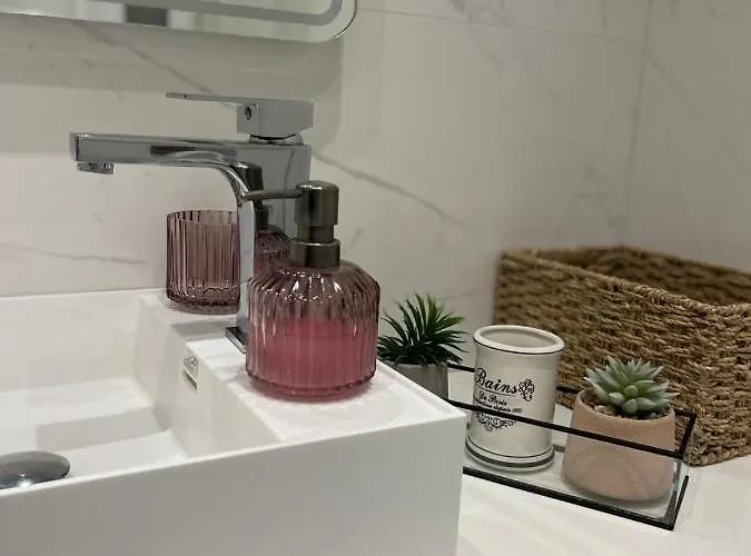 Agora Luxury 4 * Лоутраки