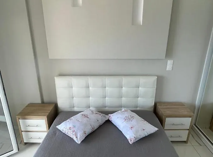 Agora Luxury 4 Лоутраки